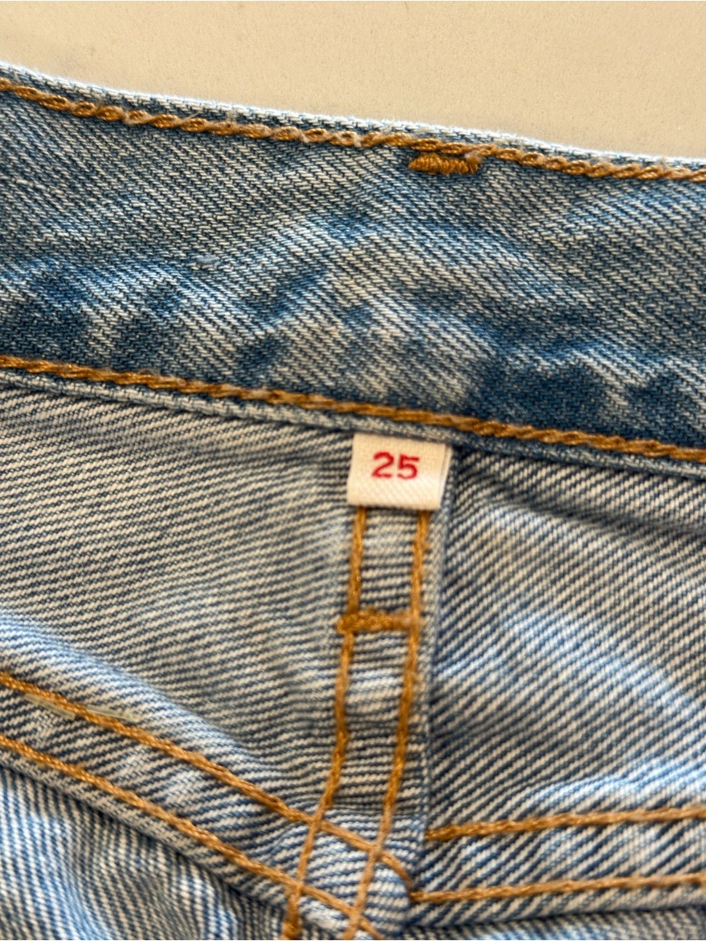 VINTAGE Levi’s Raw Hem Jean Skirt Size 25 Denim Mini Skirt - Picture 4 of 4